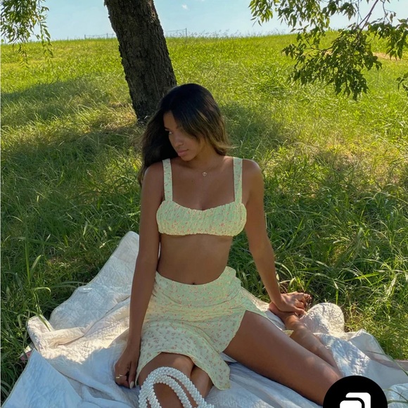 Lily Set - Picture 2 of 3